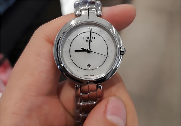 銹跡“狂歡”?天梭表帶縫隙除銹大作戰(zhàn)(圖) 銹跡“狂歡”?天梭表帶縫隙除銹大作戰(zhàn)(圖)